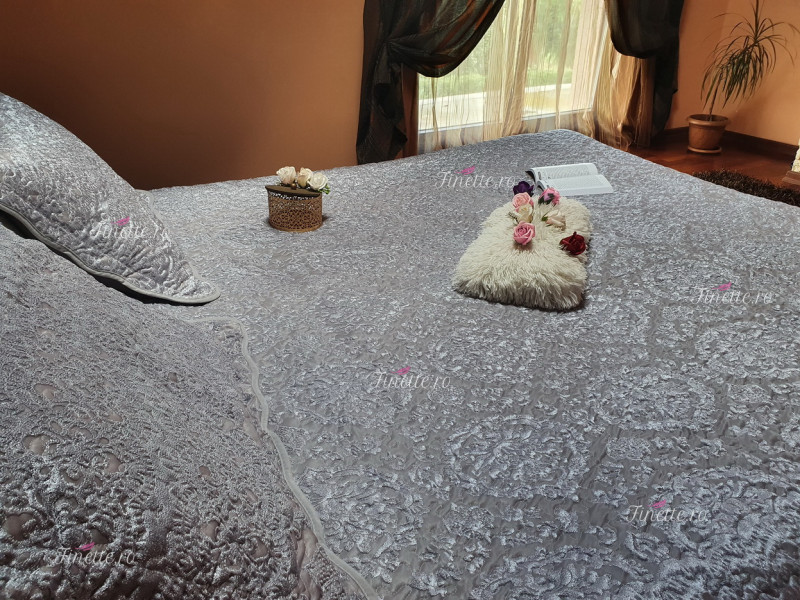 Cuvertura moderna de pat dublu. pentru 2 persoane, din catifea