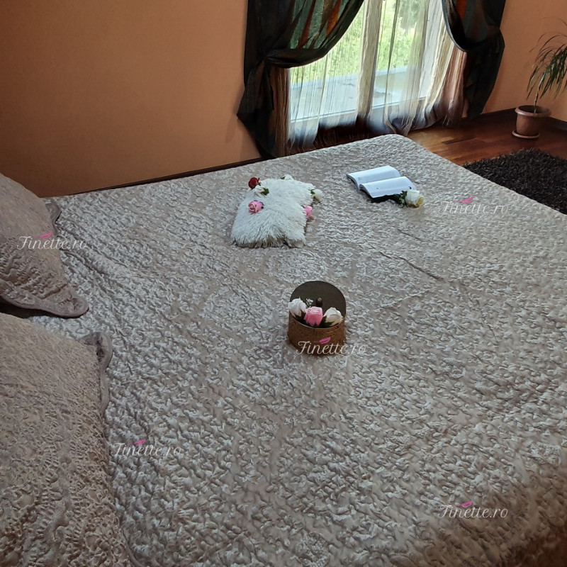 Cuvertura moderna de pat dublu, pentru 2 persoane, din catifea